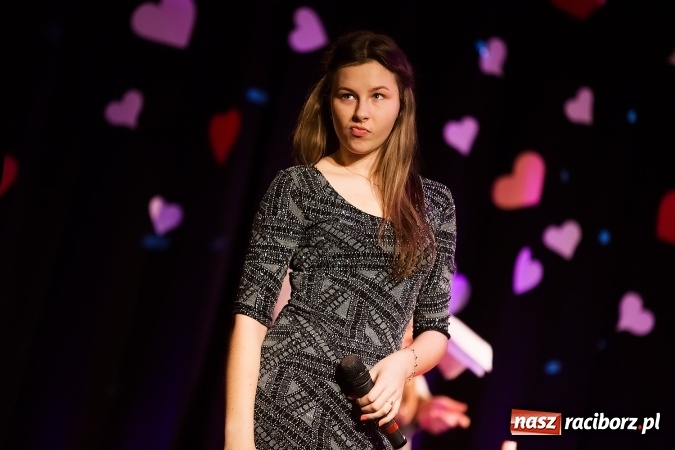 Zdjęcie w galerii na portalu naszraciborz.pl: Historia pewnej miłości w wykonaniu grupy Irrealis wiadomości z regionu