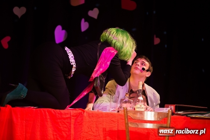 Zdjęcie w galerii na portalu naszraciborz.pl: Historia pewnej miłości w wykonaniu grupy Irrealis wiadomości z regionu