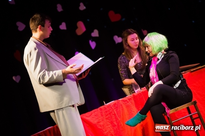 Zdjęcie w galerii na portalu naszraciborz.pl: Historia pewnej miłości w wykonaniu grupy Irrealis wiadomości z regionu