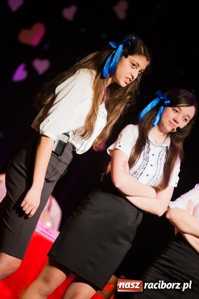 Zdjęcie w galerii na portalu naszraciborz.pl: Historia pewnej miłości w wykonaniu grupy Irrealis wiadomości z regionu