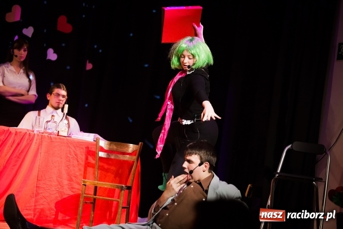 Zdjęcie w galerii na portalu naszraciborz.pl: Historia pewnej miłości w wykonaniu grupy Irrealis wiadomości z regionu