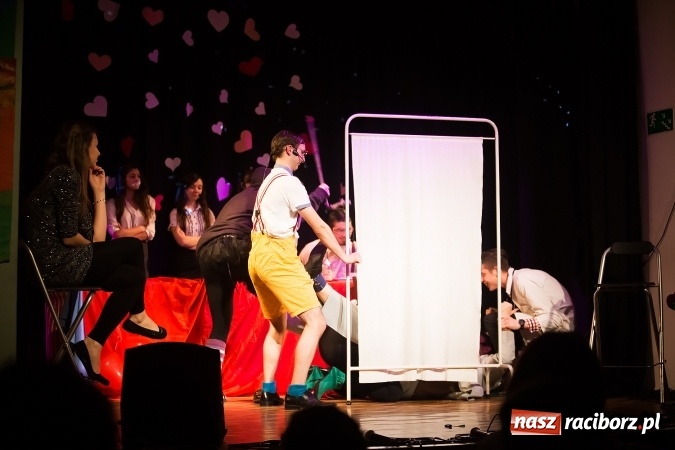 Zdjęcie w galerii na portalu naszraciborz.pl: Historia pewnej miłości w wykonaniu grupy Irrealis wiadomości z regionu