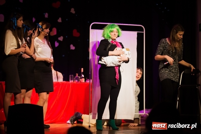 Zdjęcie w galerii na portalu naszraciborz.pl: Historia pewnej miłości w wykonaniu grupy Irrealis wiadomości z regionu