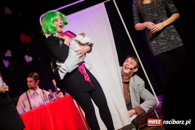 Zdjęcie w galerii na portalu naszraciborz.pl: Historia pewnej miłości w wykonaniu grupy Irrealis wiadomości z regionu