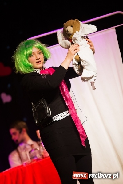 Zdjęcie w galerii na portalu naszraciborz.pl: Historia pewnej miłości w wykonaniu grupy Irrealis wiadomości z regionu