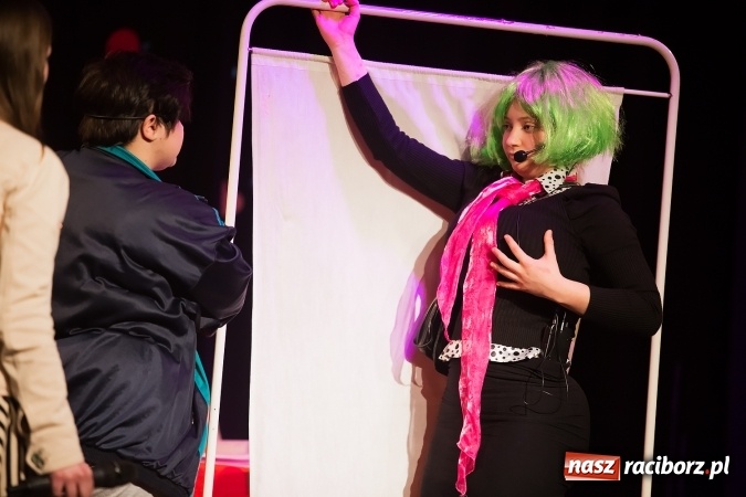 Zdjęcie w galerii na portalu naszraciborz.pl: Historia pewnej miłości w wykonaniu grupy Irrealis wiadomości z regionu