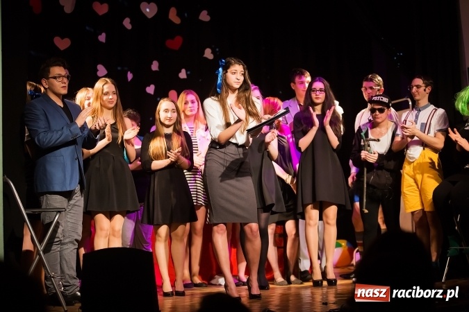 Zdjęcie w galerii na portalu naszraciborz.pl: Historia pewnej miłości w wykonaniu grupy Irrealis wiadomości z regionu