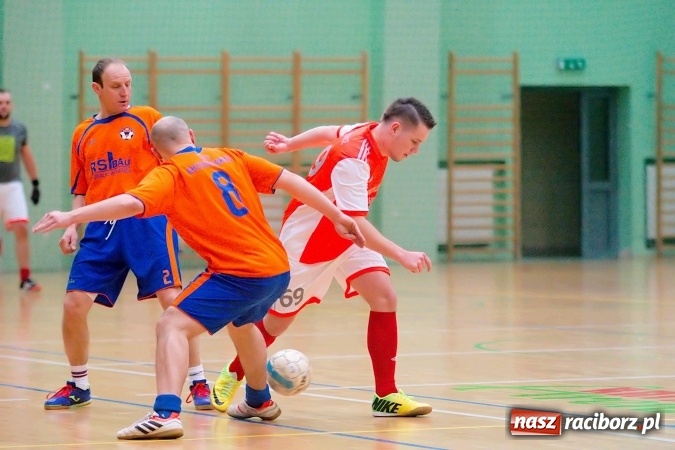 Zdjęcie w galerii na portalu naszraciborz.pl: Ostatnia prosta w rozgrywkach HLPN. Zwycięstwa RS-Bau i Grotransu wiadomości z regionu