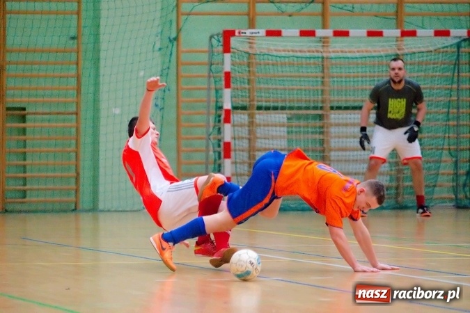 Zdjęcie w galerii na portalu naszraciborz.pl: Ostatnia prosta w rozgrywkach HLPN. Zwycięstwa RS-Bau i Grotransu wiadomości z regionu