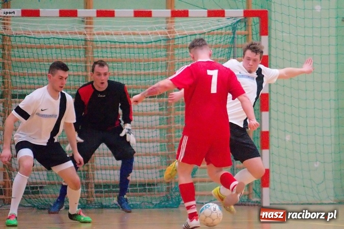 Zdjęcie w galerii na portalu naszraciborz.pl: Ostatnia prosta w rozgrywkach HLPN. Zwycięstwa RS-Bau i Grotransu wiadomości z regionu