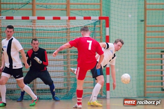 Zdjęcie w galerii na portalu naszraciborz.pl: Ostatnia prosta w rozgrywkach HLPN. Zwycięstwa RS-Bau i Grotransu wiadomości z regionu