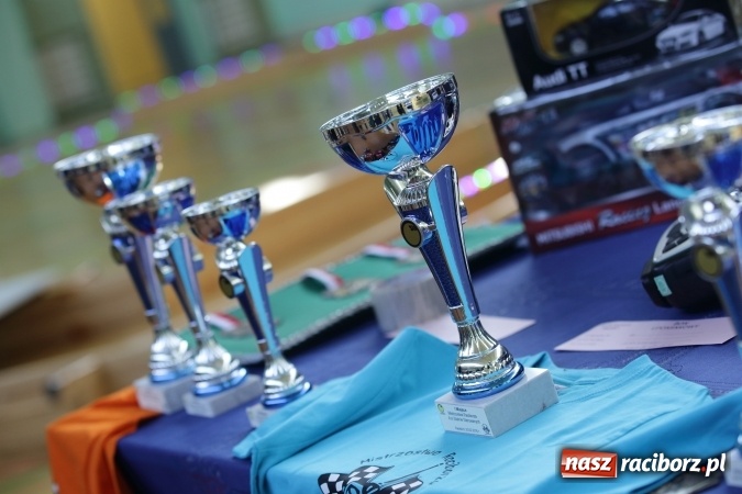 Zdjęcie w galerii na portalu naszraciborz.pl: Arena Rafako torem na wyścigi. I Mistrzostwa Raciborza Aut Zdalnie Sterowanych wiadomości z regionu