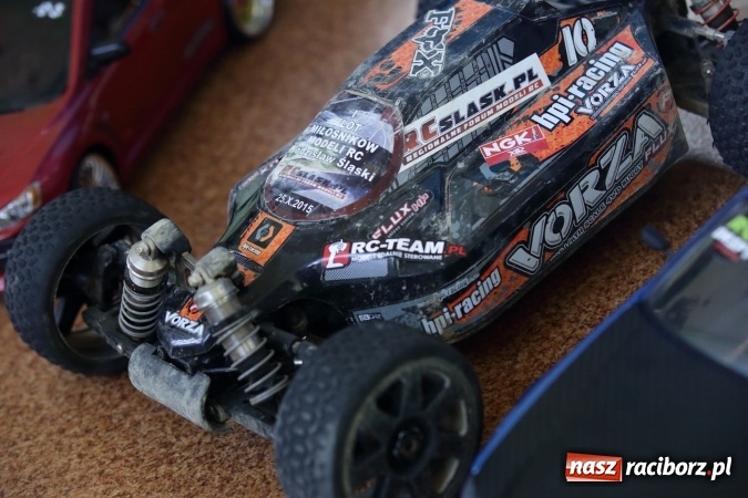 Zdjęcie w galerii na portalu naszraciborz.pl: Arena Rafako torem na wyścigi. I Mistrzostwa Raciborza Aut Zdalnie Sterowanych wiadomości z regionu