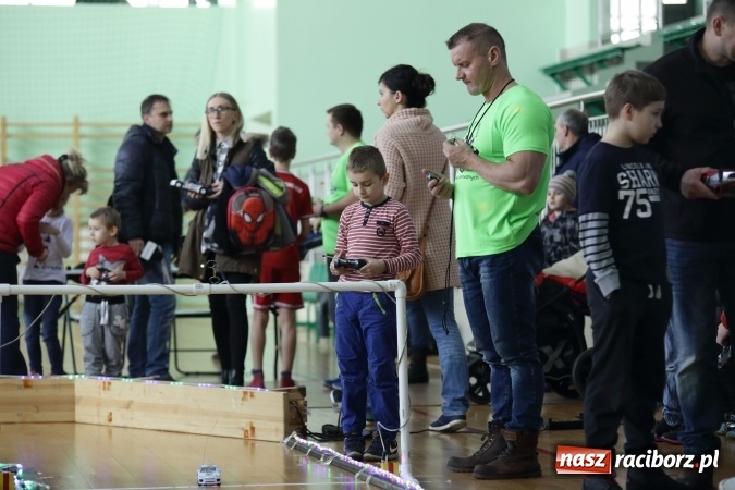 Zdjęcie w galerii na portalu naszraciborz.pl: Arena Rafako torem na wyścigi. I Mistrzostwa Raciborza Aut Zdalnie Sterowanych wiadomości z regionu