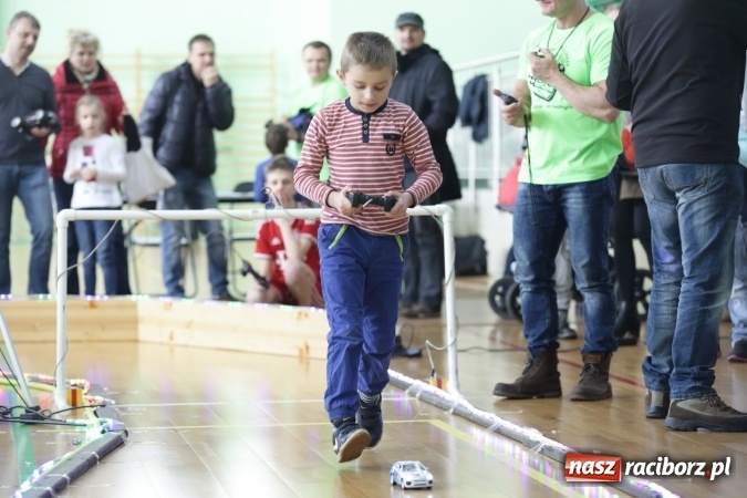 Zdjęcie w galerii na portalu naszraciborz.pl: Arena Rafako torem na wyścigi. I Mistrzostwa Raciborza Aut Zdalnie Sterowanych wiadomości z regionu