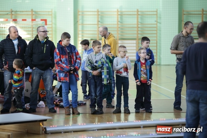 Zdjęcie w galerii na portalu naszraciborz.pl: Arena Rafako torem na wyścigi. I Mistrzostwa Raciborza Aut Zdalnie Sterowanych wiadomości z regionu