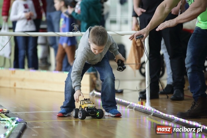 Zdjęcie w galerii na portalu naszraciborz.pl: Arena Rafako torem na wyścigi. I Mistrzostwa Raciborza Aut Zdalnie Sterowanych wiadomości z regionu