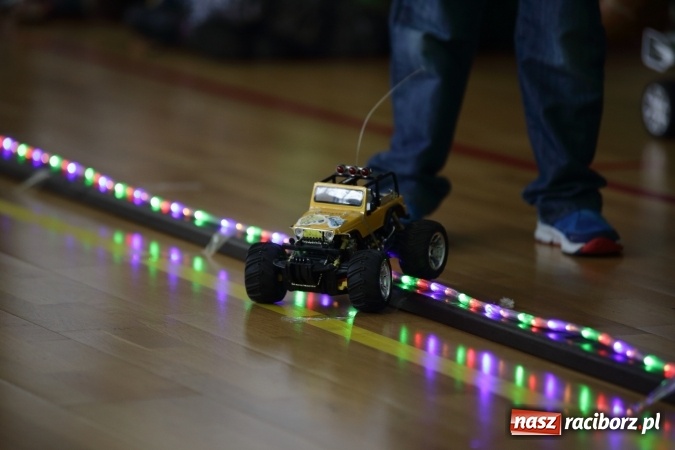 Zdjęcie w galerii na portalu naszraciborz.pl: Arena Rafako torem na wyścigi. I Mistrzostwa Raciborza Aut Zdalnie Sterowanych wiadomości z regionu