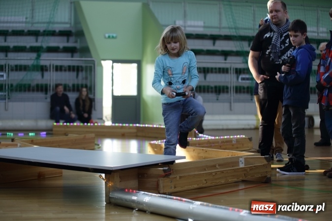 Zdjęcie w galerii na portalu naszraciborz.pl: Arena Rafako torem na wyścigi. I Mistrzostwa Raciborza Aut Zdalnie Sterowanych wiadomości z regionu