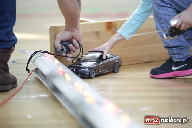 Zdjęcie w galerii na portalu naszraciborz.pl: Arena Rafako torem na wyścigi. I Mistrzostwa Raciborza Aut Zdalnie Sterowanych wiadomości z regionu