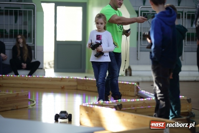 Zdjęcie w galerii na portalu naszraciborz.pl: Arena Rafako torem na wyścigi. I Mistrzostwa Raciborza Aut Zdalnie Sterowanych wiadomości z regionu