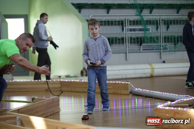 Zdjęcie w galerii na portalu naszraciborz.pl: Arena Rafako torem na wyścigi. I Mistrzostwa Raciborza Aut Zdalnie Sterowanych wiadomości z regionu