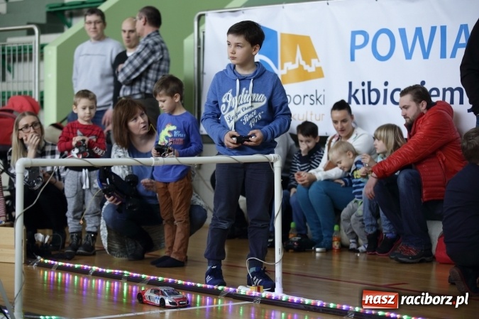 Zdjęcie w galerii na portalu naszraciborz.pl: Arena Rafako torem na wyścigi. I Mistrzostwa Raciborza Aut Zdalnie Sterowanych wiadomości z regionu
