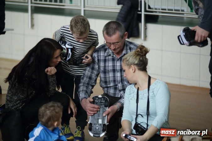 Zdjęcie w galerii na portalu naszraciborz.pl: Arena Rafako torem na wyścigi. I Mistrzostwa Raciborza Aut Zdalnie Sterowanych wiadomości z regionu