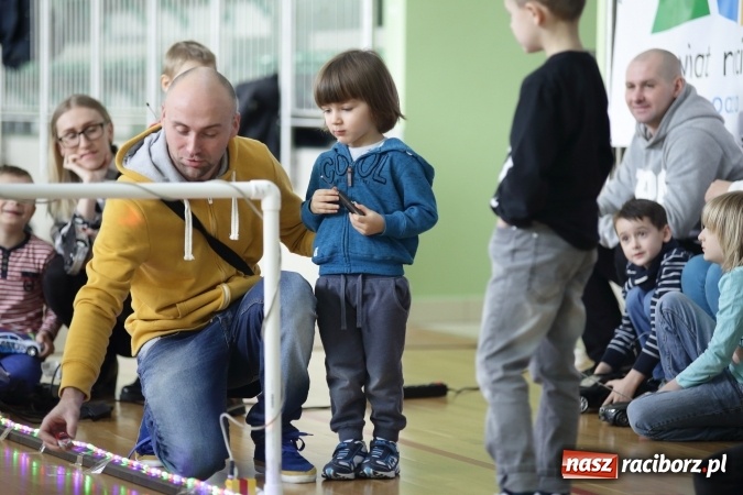 Zdjęcie w galerii na portalu naszraciborz.pl: Arena Rafako torem na wyścigi. I Mistrzostwa Raciborza Aut Zdalnie Sterowanych wiadomości z regionu