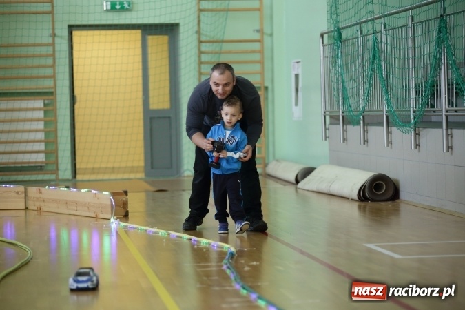 Zdjęcie w galerii na portalu naszraciborz.pl: Arena Rafako torem na wyścigi. I Mistrzostwa Raciborza Aut Zdalnie Sterowanych wiadomości z regionu