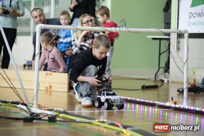 Zdjęcie w galerii na portalu naszraciborz.pl: Arena Rafako torem na wyścigi. I Mistrzostwa Raciborza Aut Zdalnie Sterowanych wiadomości z regionu