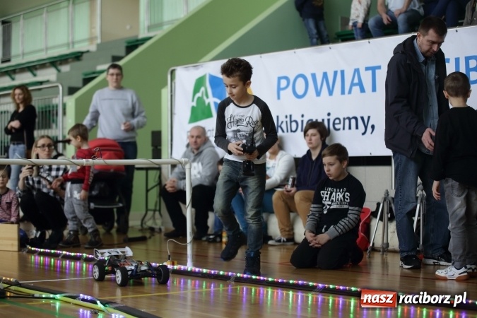 Zdjęcie w galerii na portalu naszraciborz.pl: Arena Rafako torem na wyścigi. I Mistrzostwa Raciborza Aut Zdalnie Sterowanych wiadomości z regionu