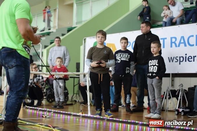 Zdjęcie w galerii na portalu naszraciborz.pl: Arena Rafako torem na wyścigi. I Mistrzostwa Raciborza Aut Zdalnie Sterowanych wiadomości z regionu