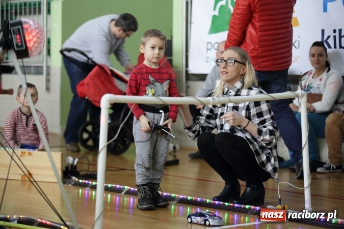 Zdjęcie w galerii na portalu naszraciborz.pl: Arena Rafako torem na wyścigi. I Mistrzostwa Raciborza Aut Zdalnie Sterowanych wiadomości z regionu