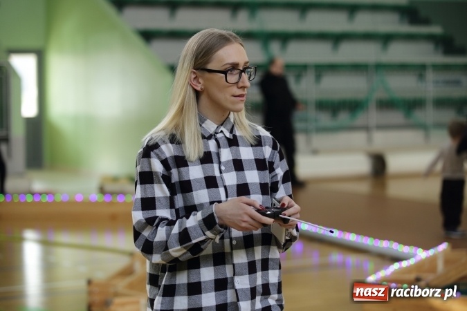 Zdjęcie w galerii na portalu naszraciborz.pl: Arena Rafako torem na wyścigi. I Mistrzostwa Raciborza Aut Zdalnie Sterowanych wiadomości z regionu