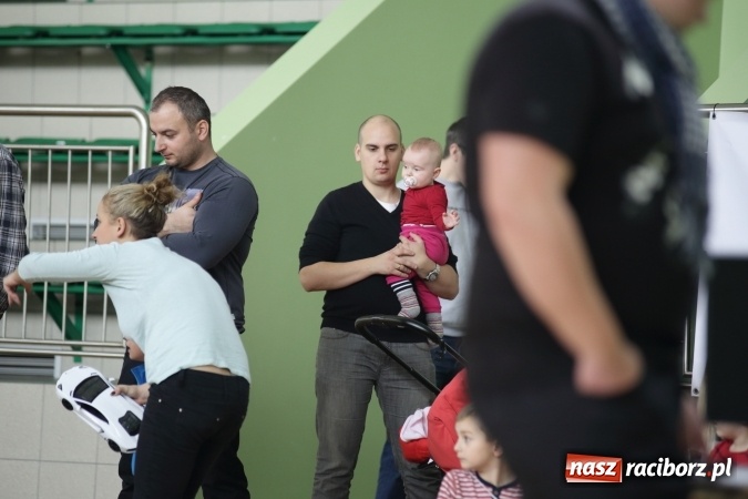 Zdjęcie w galerii na portalu naszraciborz.pl: Arena Rafako torem na wyścigi. I Mistrzostwa Raciborza Aut Zdalnie Sterowanych wiadomości z regionu