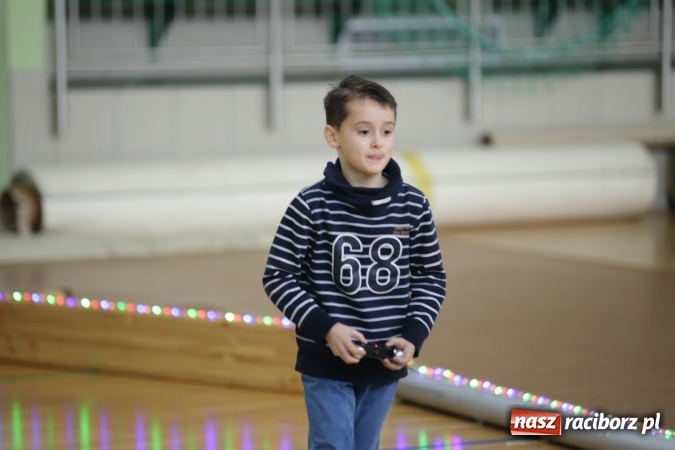 Zdjęcie w galerii na portalu naszraciborz.pl: Arena Rafako torem na wyścigi. I Mistrzostwa Raciborza Aut Zdalnie Sterowanych wiadomości z regionu