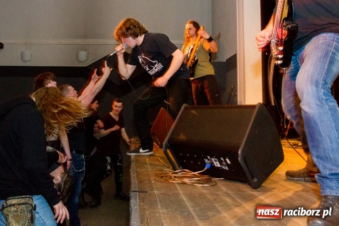 Zdjęcie w galerii na portalu naszraciborz.pl: AlcoholicA i Indignity - mocne brzmienie w Strzesze wiadomości z regionu