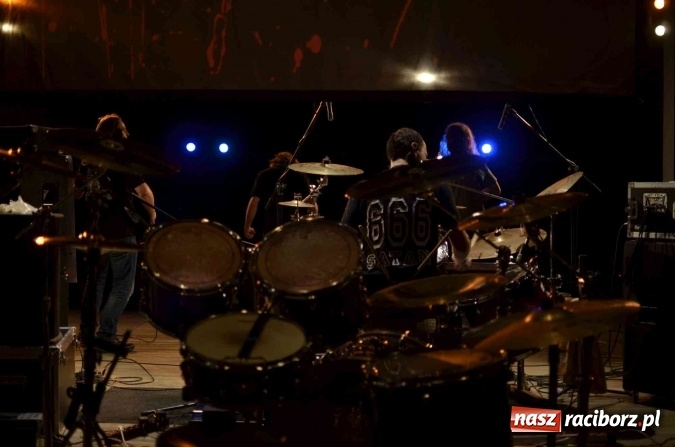 Zdjęcie w galerii na portalu naszraciborz.pl: AlcoholicA i Indignity - mocne brzmienie w Strzesze wiadomości z regionu