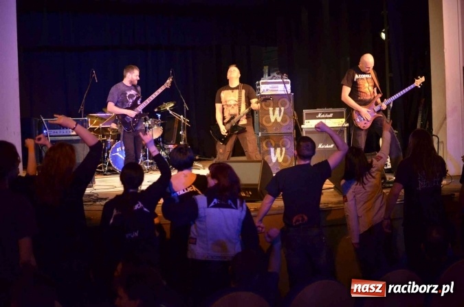 Zdjęcie w galerii na portalu naszraciborz.pl: AlcoholicA i Indignity - mocne brzmienie w Strzesze wiadomości z regionu