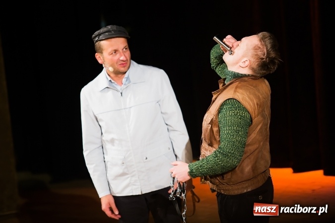 Zdjęcie w galerii na portalu naszraciborz.pl: Kabaret Moralnego Niepokoju bawił w RCK wiadomości z regionu