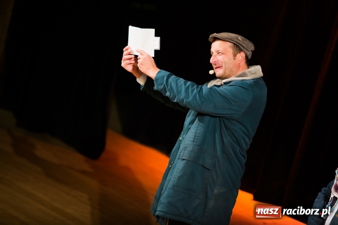 Zdjęcie w galerii na portalu naszraciborz.pl: Kabaret Moralnego Niepokoju bawił w RCK wiadomości z regionu