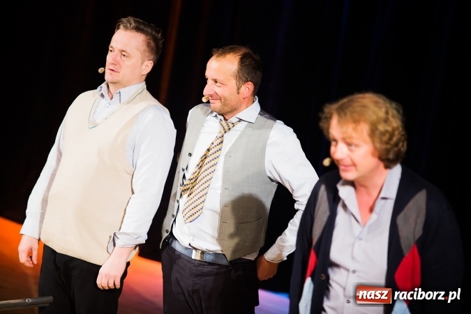 Zdjęcie w galerii na portalu naszraciborz.pl: Kabaret Moralnego Niepokoju bawił w RCK wiadomości z regionu