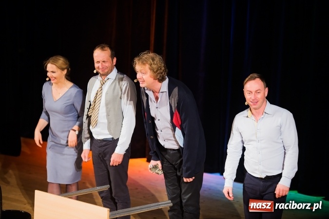 Zdjęcie w galerii na portalu naszraciborz.pl: Kabaret Moralnego Niepokoju bawił w RCK wiadomości z regionu