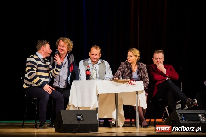 Zdjęcie w galerii na portalu naszraciborz.pl: Kabaret Moralnego Niepokoju bawił w RCK wiadomości z regionu