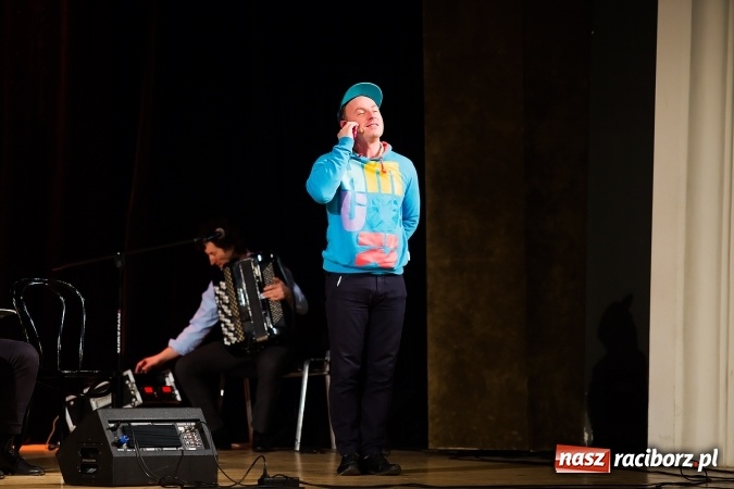 Zdjęcie w galerii na portalu naszraciborz.pl: Kabaret Moralnego Niepokoju bawił w RCK wiadomości z regionu