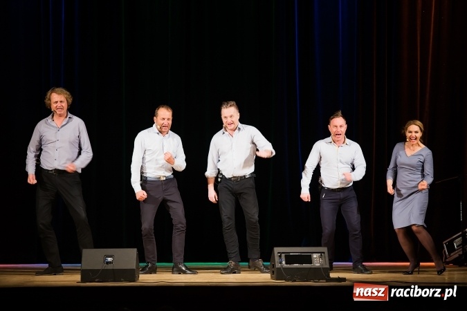 Zdjęcie w galerii na portalu naszraciborz.pl: Kabaret Moralnego Niepokoju bawił w RCK wiadomości z regionu