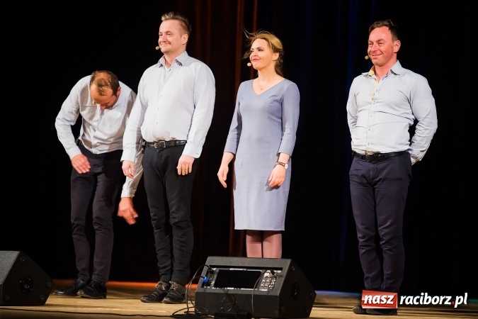 Zdjęcie w galerii na portalu naszraciborz.pl: Kabaret Moralnego Niepokoju bawił w RCK wiadomości z regionu
