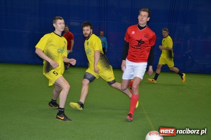 Zdjęcie w galerii na portalu naszraciborz.pl: II Halowy Turniej Piłki Nożnej o Puchar Wójta Krzyżanowic. Chałupki rozgromiły Tworków wiadomości z regionu