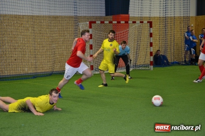 Zdjęcie w galerii na portalu naszraciborz.pl: II Halowy Turniej Piłki Nożnej o Puchar Wójta Krzyżanowic. Chałupki rozgromiły Tworków wiadomości z regionu